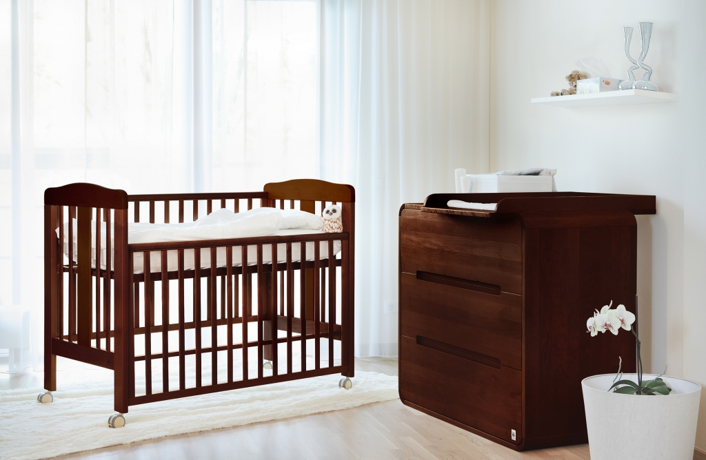 baby cot and drawers